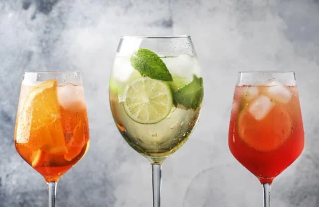 Najlepsze drinki z aperolem, które zachwycą Twoich gości Najlepsze drinki z aperolem, które zachwycą Twoich gości