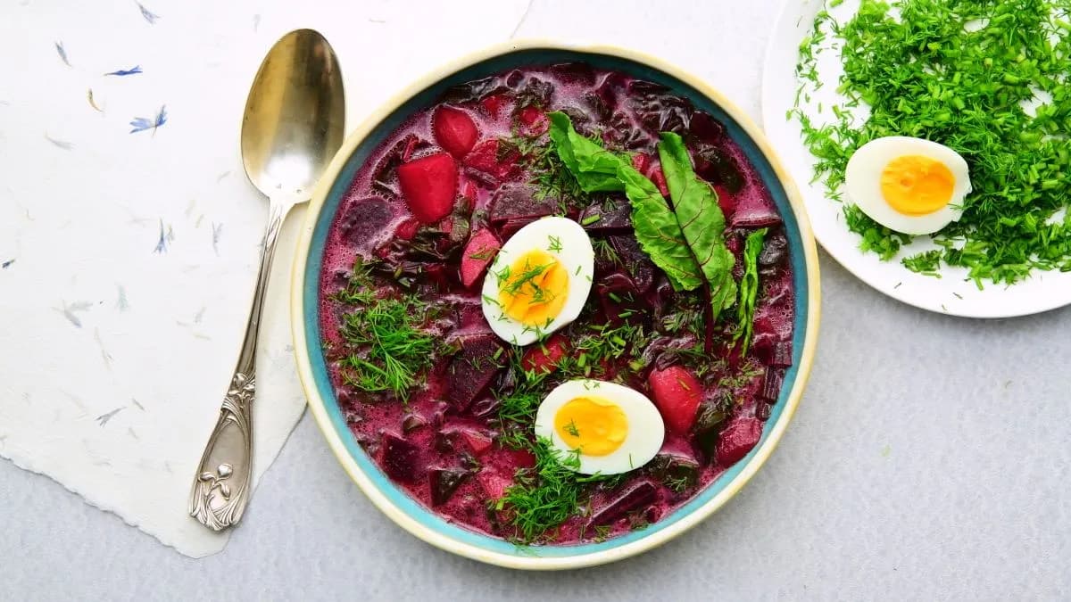 Jak zrobić zupę z botwiny - prosta receptura, która zachwyci smakiem Jak zrobić zupę z botwiny - prosta receptura, która zachwyci smakiem