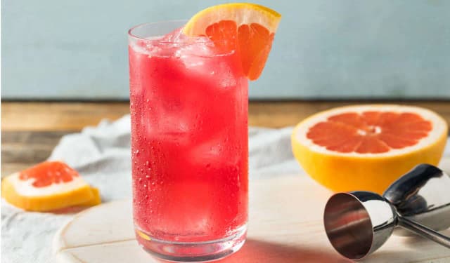 Najlepsze drinki z czarnego rumu, które zaskoczą Twoje podniebienie Najlepsze drinki z czarnego rumu, które zaskoczą Twoje podniebienie