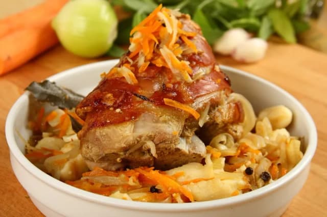 Co zrobić z golonki? Sprawdzone przepisy na pyszne dania Co zrobić z golonki? Sprawdzone przepisy na pyszne dania