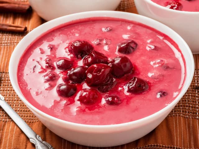 Jak ugotować zupę wiśniową – prosty przepis na letnią rozkosz Jak ugotować zupę wiśniową – prosty przepis na letnią rozkosz