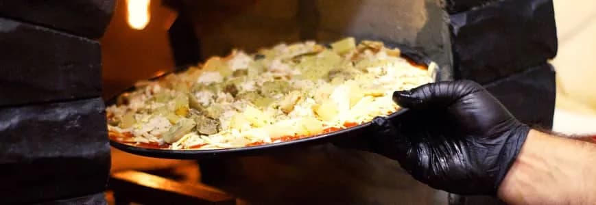 Blacha do pizzy z dziurkami czy bez – która lepsza dla Twojej pizzy? Blacha do pizzy z dziurkami czy bez – która lepsza dla Twojej pizzy?