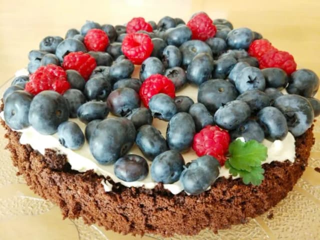 Proste ciasto czekoladowe bez miksera – łatwy przepis na deser Proste ciasto czekoladowe bez miksera – łatwy przepis na deser