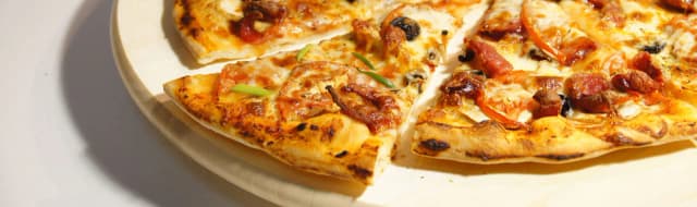 Ile kcal ma domowa pizza? Sprawdź, jak obniżyć kaloryczność Ile kcal ma domowa pizza? Sprawdź, jak obniżyć kaloryczność