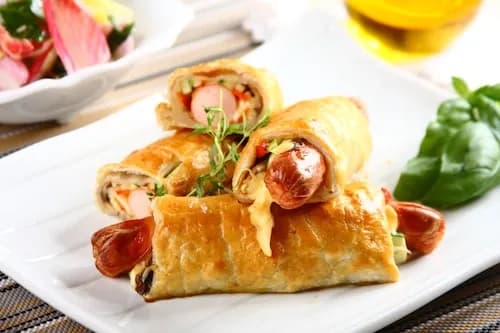 Parówki w cieście naleśnikowym – pyszne przepisy, które zaskoczą Parówki w cieście naleśnikowym – pyszne przepisy, które zaskoczą