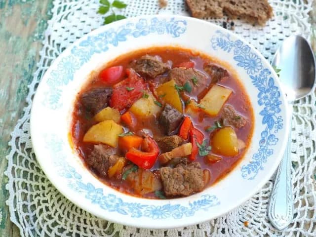 Zupa gulaszowa jak zrobić - prosty przepis na pyszny obiad Zupa gulaszowa jak zrobić - prosty przepis na pyszny obiad