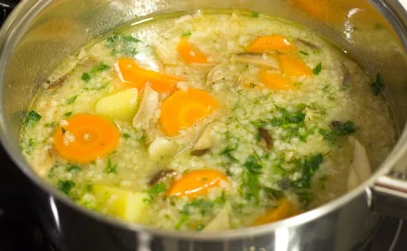 Ile kalorii ma krupnik na kurczaku? Sprawdź, co naprawdę jesz! Ile kalorii ma krupnik na kurczaku? Sprawdź, co naprawdę jesz!