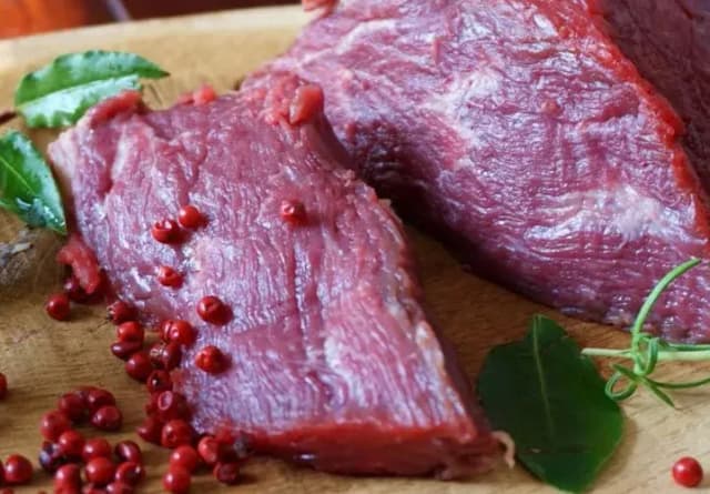 Jaka wołowina na rosół? Odkryj najlepsze kawałki dla smaku Jaka wołowina na rosół? Odkryj najlepsze kawałki dla smaku