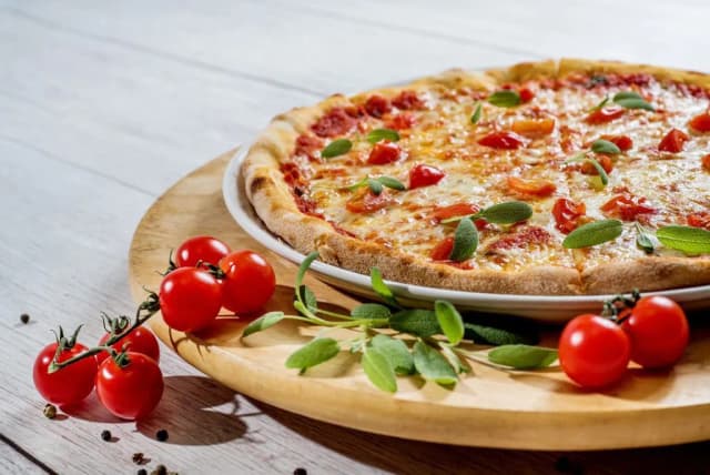 Ile kalorii ma pizza 45 cm? Zaskakujące fakty o kaloriach! Ile kalorii ma pizza 45 cm? Zaskakujące fakty o kaloriach!