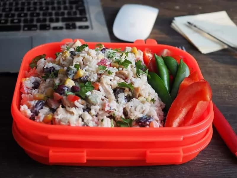 Jak zrobić sałatkę z ryżem - proste przepisy na pyszne dania Jak zrobić sałatkę z ryżem - proste przepisy na pyszne dania