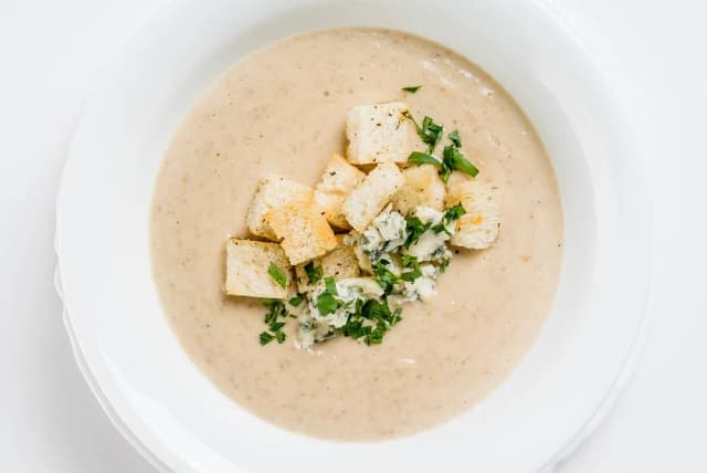 Jak zrobić zupę krem z pieczarek, która zachwyci Twoich gości Jak zrobić zupę krem z pieczarek, która zachwyci Twoich gości