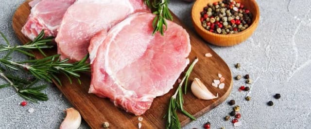 Karkówka to wieprzowina czy wołowina? Odkryj prawdę o mięsie Karkówka to wieprzowina czy wołowina? Odkryj prawdę o mięsie
