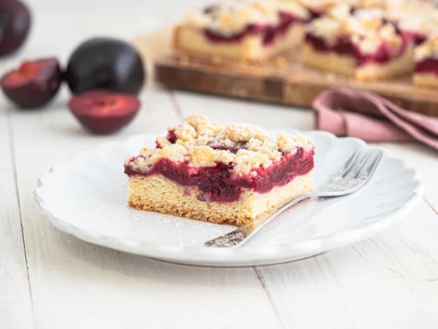 Najlepsze przepisy na ciasto kruche ze śliwkami, które zachwycą smakoszy Najlepsze przepisy na ciasto kruche ze śliwkami, które zachwycą smakoszy