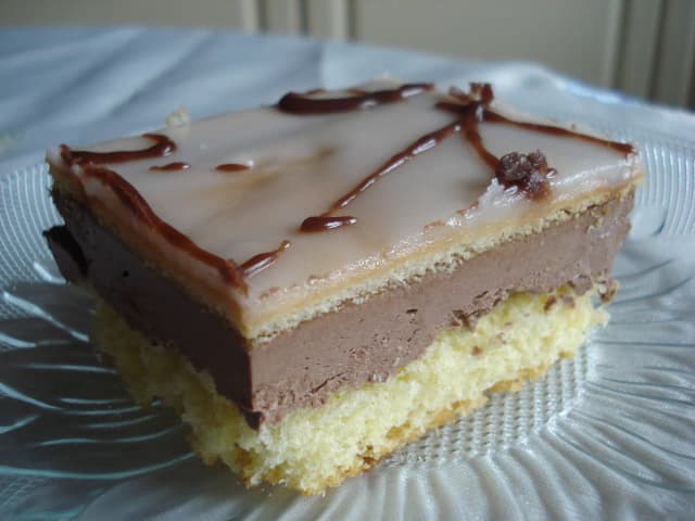 Przepis na ciasto z rumem – wilgotne i aromatyczne wypieki, które zaskoczą Przepis na ciasto z rumem – wilgotne i aromatyczne wypieki, które zaskoczą