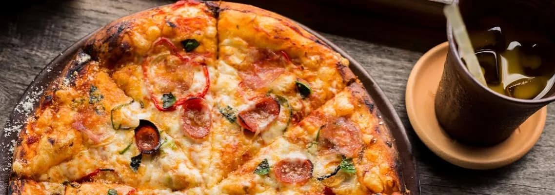 Ile gram ma pizza? Zaskakujące różnice w wadze i kaloriach Ile gram ma pizza? Zaskakujące różnice w wadze i kaloriach