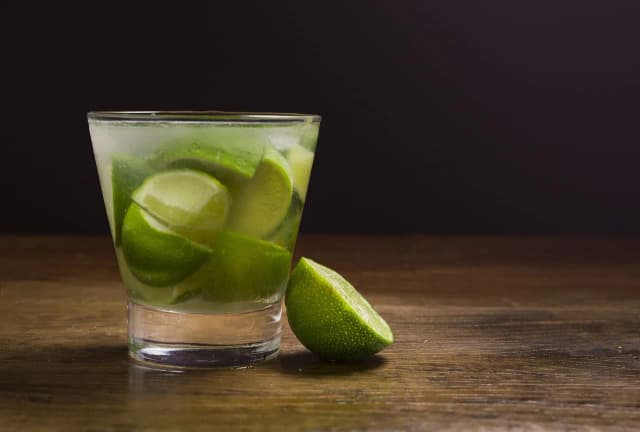 Sour drink: przepisy na kwaśne napoje, które zachwycą Twoje podniebienie Sour drink: przepisy na kwaśne napoje, które zachwycą Twoje podniebienie