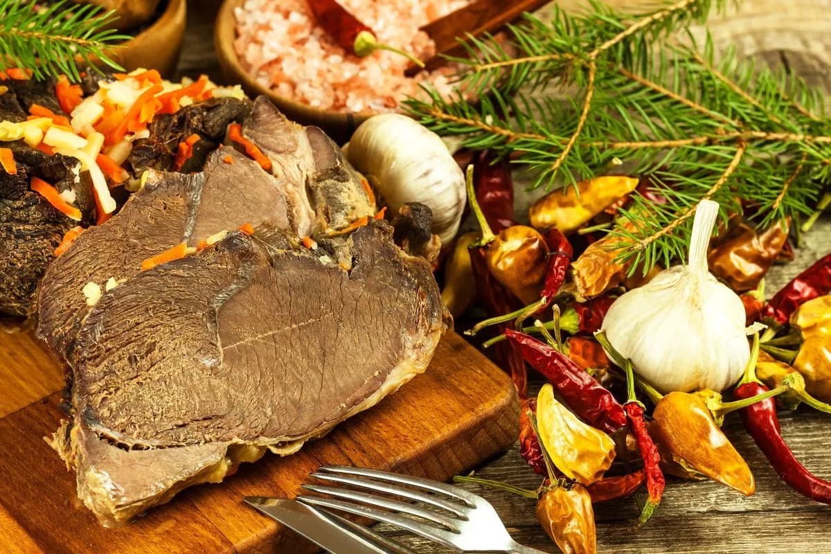 Jak przygotować dziczyznę do pieczenia, by uniknąć suchego mięsa Jak przygotować dziczyznę do pieczenia, by uniknąć suchego mięsa