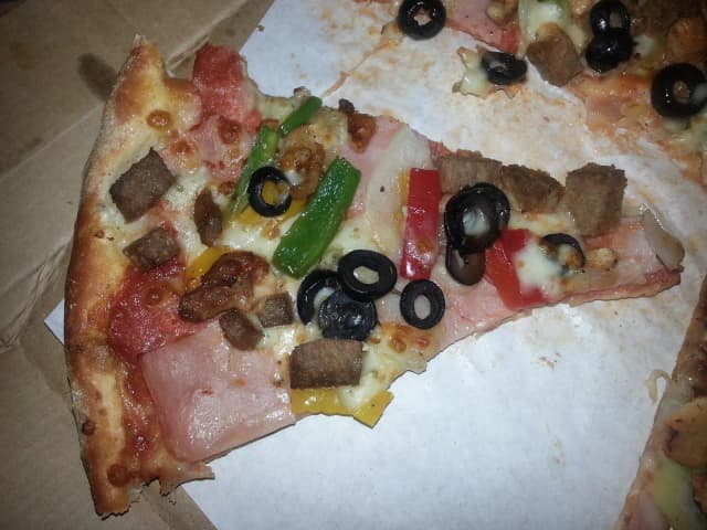 Średnia pizza Domino's – ile cm ma idealna porcja dla Ciebie? Średnia pizza Domino's – ile cm ma idealna porcja dla Ciebie?