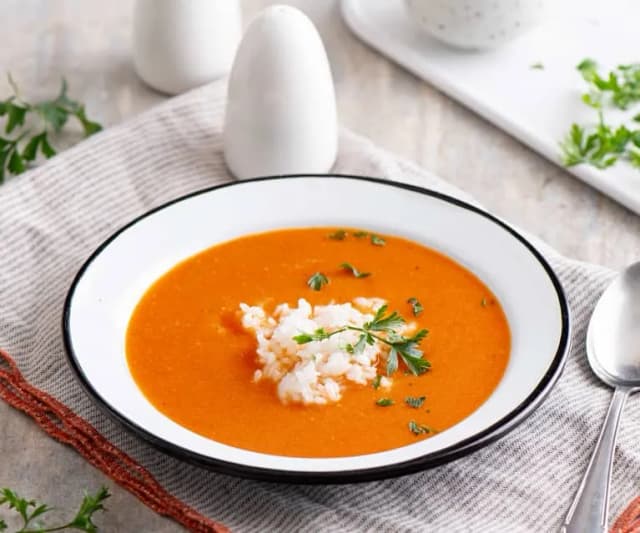 Zupa pomidorowa jak u babci - przepis na smak dzieciństwa Zupa pomidorowa jak u babci - przepis na smak dzieciństwa