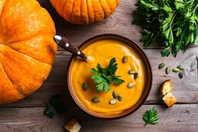 Jak doprawić zupę dyniową, aby uniknąć mdłego smaku? Jak doprawić zupę dyniową, aby uniknąć mdłego smaku?