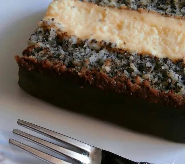 Pyszny przepis na ciasto makowo budyniowe, które zachwyci każdego Pyszny przepis na ciasto makowo budyniowe, które zachwyci każdego