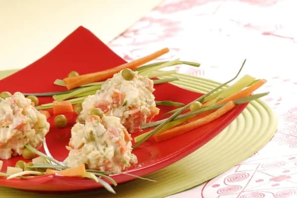 Ile wcześniej można zrobić sałatkę jarzynową, aby była świeża i smaczna? Ile wcześniej można zrobić sałatkę jarzynową, aby była świeża i smaczna?