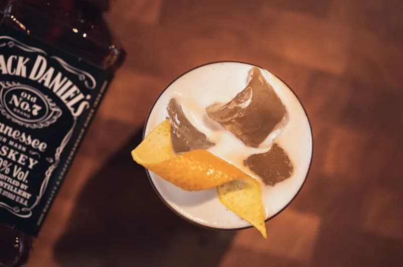Najlepsze drinki z Jack Daniel's – proste przepisy na wyjątkowe koktajle Najlepsze drinki z Jack Daniel's – proste przepisy na wyjątkowe koktajle