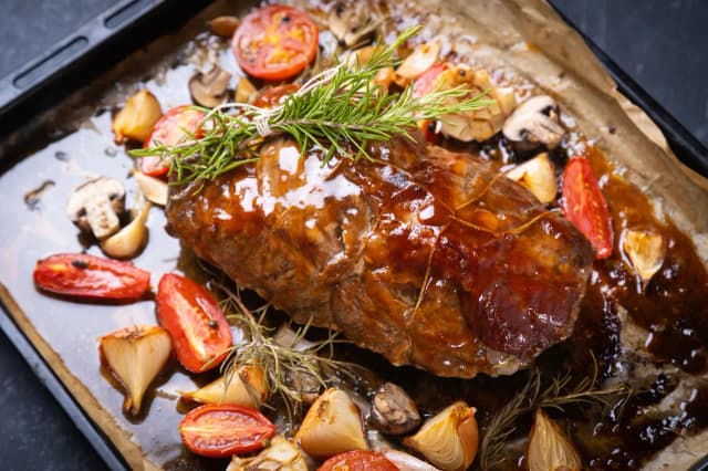 Jak przyrządzić łopatkę wieprzową, aby była soczysta i aromatyczna Jak przyrządzić łopatkę wieprzową, aby była soczysta i aromatyczna