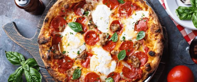 Pizza Rossa - Co to jest? Odkryj sekrety włoskiej pizzy Pizza Rossa - Co to jest? Odkryj sekrety włoskiej pizzy