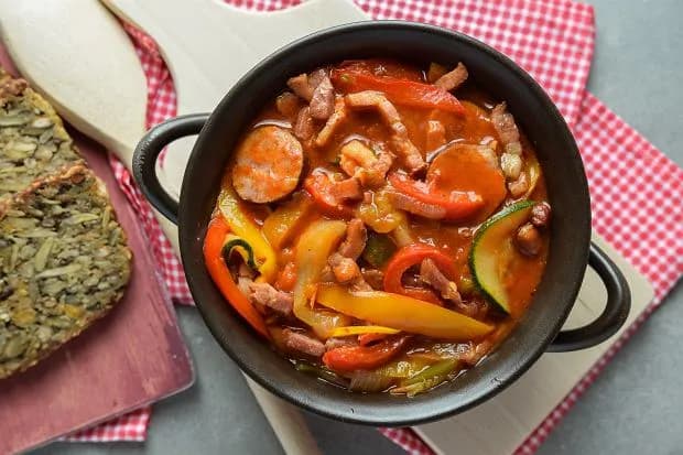 Jak długo można przechowywać leczo z kiełbasą, aby uniknąć zepsucia? Jak długo można przechowywać leczo z kiełbasą, aby uniknąć zepsucia?