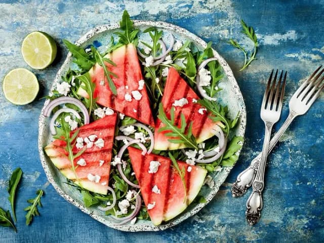 Jakie sałatki do szaszłyków? Odkryj najlepsze przepisy na lato Jakie sałatki do szaszłyków? Odkryj najlepsze przepisy na lato