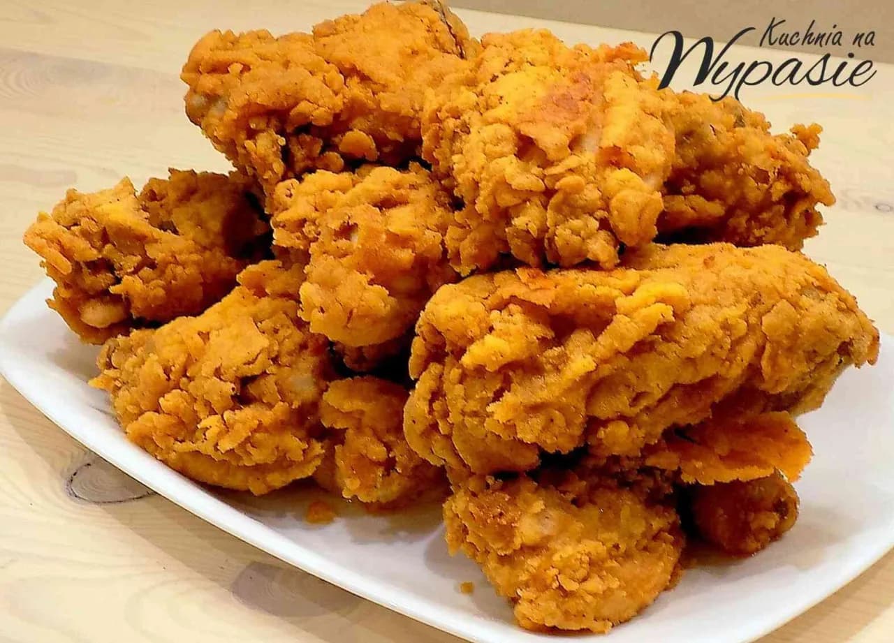 Kurczaki jak w KFC – przepis na soczysty, chrupiący smak w domu Kurczaki jak w KFC – przepis na soczysty, chrupiący smak w domu