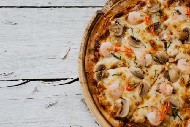 Szybki przepis na ciasto na pizzę, które nie wymaga wyrastania Szybki przepis na ciasto na pizzę, które nie wymaga wyrastania