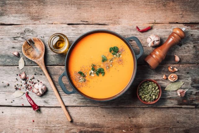 Jakie zioła do zupy dyniowej, aby wzbogacić smak i aromat? Jakie zioła do zupy dyniowej, aby wzbogacić smak i aromat?