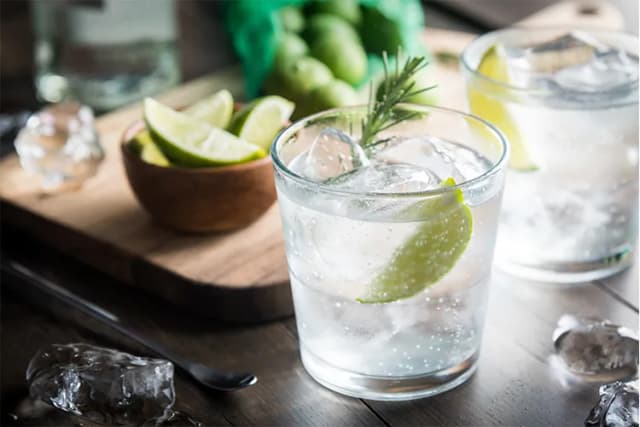 Wytrawny drink – odkryj najlepsze przepisy na klasyczne koktajle Wytrawny drink – odkryj najlepsze przepisy na klasyczne koktajle